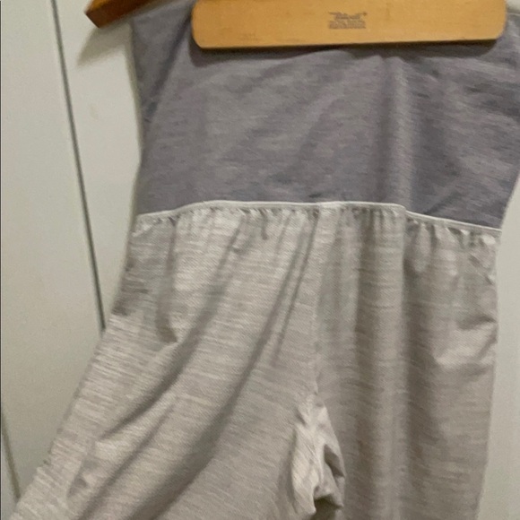 Lululemon beautiful lose yoga pants with the stretchy belt perfect condition - Picture 7 of 11